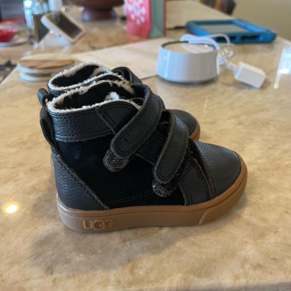 UGG Rennon II - Picture 3 of 6